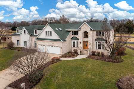 9S200 Stearman Dr Naperville, IL 60564