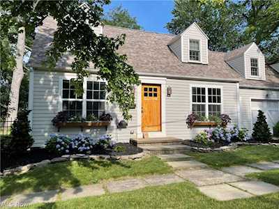 24919 Sunset Dr Bay Village, OH 44140