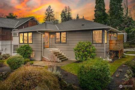 5755 38th Ave NE Seattle, WA 98105