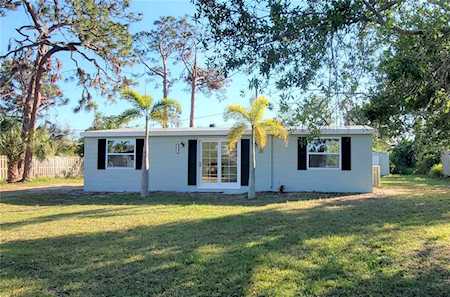565 Elliot St Englewood, FL 34223