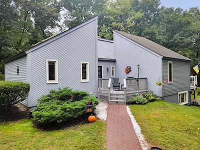 24 Golden Oaks Dr Salem, NH 03079