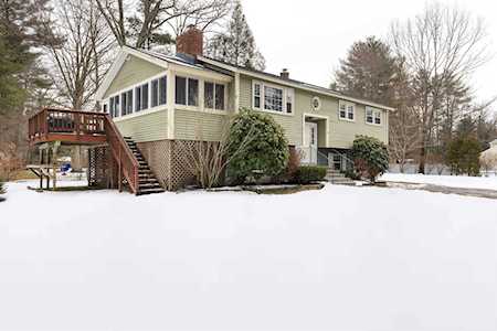 10 Thelma Dr Exeter, NH 03833