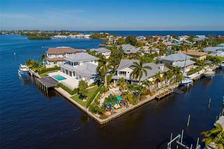 622 N Point Dr Holmes Beach, FL 34217