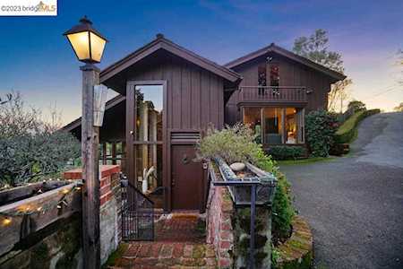 64 Charles Hill Rd Orinda, CA 94563