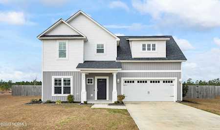 208 Chestwood Drive Hubert, NC 28539