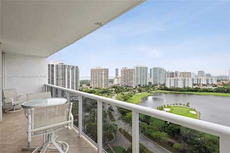 3675 N Country Club Dr #2106 Aventura, FL 33180