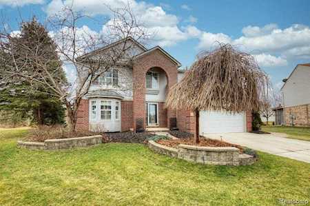 813 Wildwood Ln Canton Twp, MI 48188