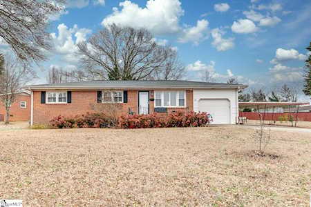 23 Woodridge Dr Greenville, SC 29611