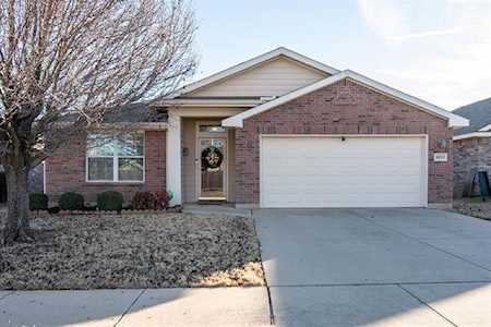 8213 Summer Stream Drive Fort Worth, TX 76134
