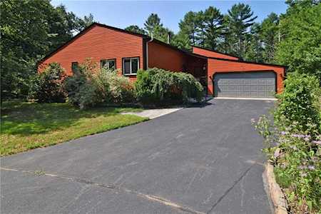 28 Cedarwood Ln Hopkinton, RI 02832
