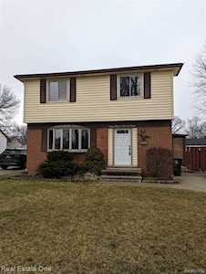 1471 S Berry St Westland, MI 48186