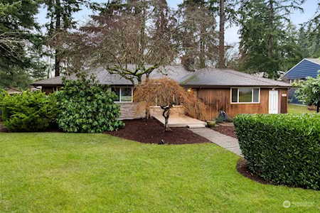 1634 N 203rd Place Shoreline, WA 98133