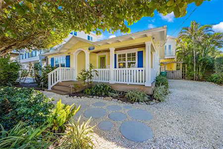 868 N Shore Dr Anna Maria, FL 34216