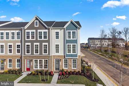 6702 Upland Manor Dr Gainesville, VA 20155