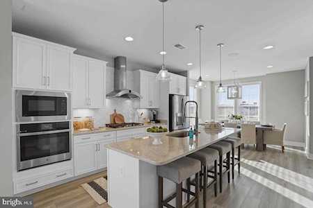 6708 Upland Manor Dr Gainesville, VA 20155
