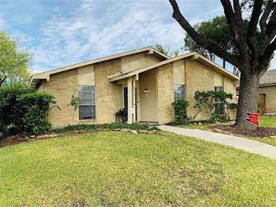 2043 Kings Road Carrollton, TX 75007