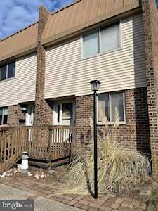 800 Surrey Ct Ventnor City, NJ 08406