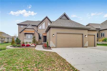 1709 NE Woodland Shores Ct Lee's Summit, MO 64086