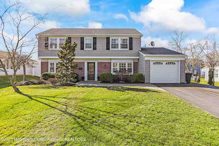 40 Brookview Ln Aberdeen, NJ 07747