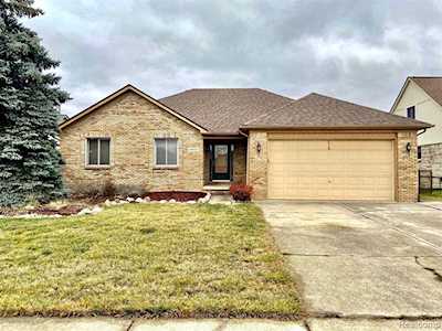 49541 Maurice Chesterfield, MI 48047