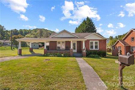 33 Carolina Ave Waynesville, NC 28786
