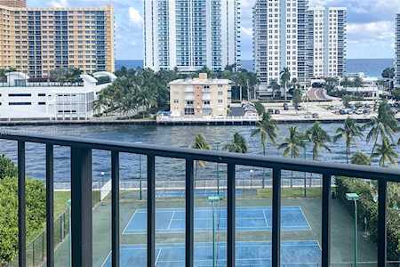 1000 Parkview Dr #828 Hallandale Beach, FL 33009