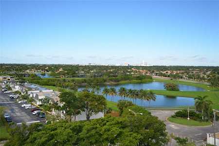 1000 Parkview Dr #1007 Hallandale Beach, FL 33009