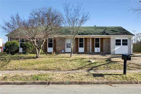 2933 Sir Meliot Dr Chesapeake, VA 23323