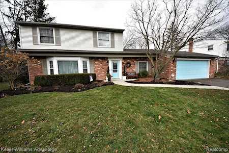 30278 Pipers Ln Farmington Hills, MI 48334