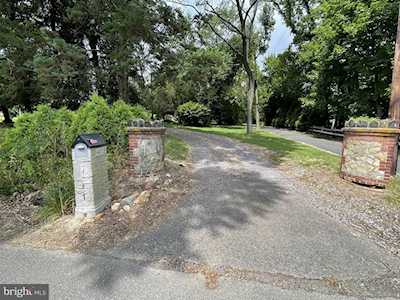 437 Bridgeboro Rd Moorestown, NJ 08057