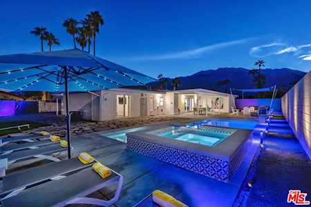 980 N Buttonwillow Circle Palm Springs, CA 92262