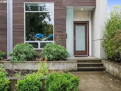 4442 SE Stark ST Portland, OR 97215