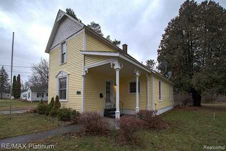505 N Adelaide St Fenton, MI 48430