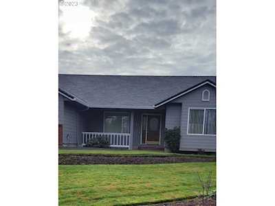 1778 NE Hoffman DR Mcminnville, OR 97128