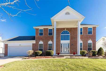 208 Lehigh Meadows Dr Chesterfield, MO 63005