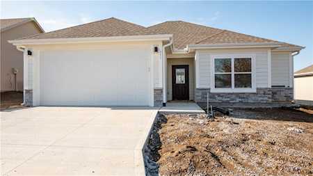 902 N Birch Ct Oak Grove, MO 64075