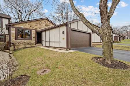 58 White Oak Circle St. Charles, IL 60174