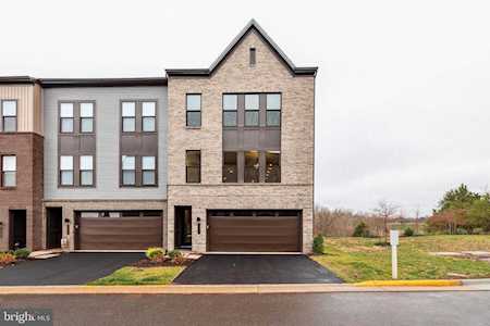 2623 Jetstream Rd Herndon, VA 20171