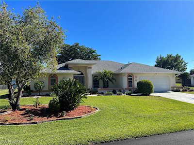 70 Riviera St Lehigh Acres, FL 33936