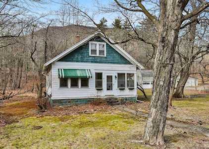 93 Manorville Rd Saugerties, NY 12477