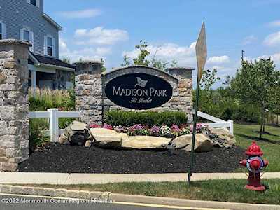 15 Emily Ct Hazlet, NJ 07730