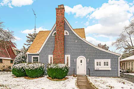 202 N Lincolnway St North Aurora, IL 60542