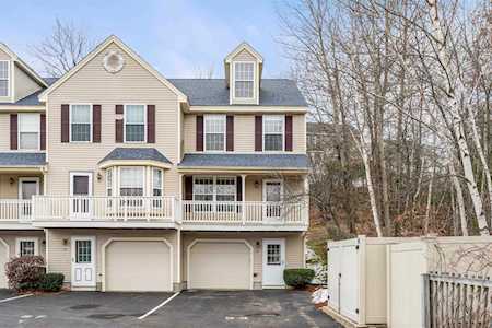 53 Wellington Hill Rd Manchester, NH 03104