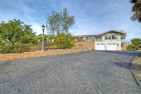 2705 Alexander Dr. Escondido, CA 92029