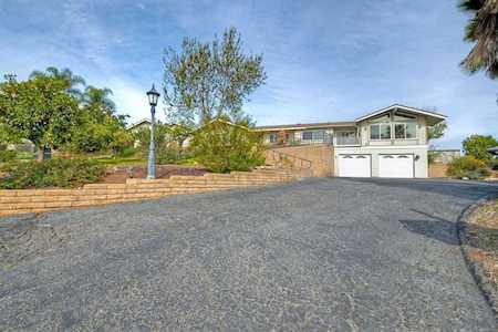 2705 Alexander Dr. Escondido, CA 92029