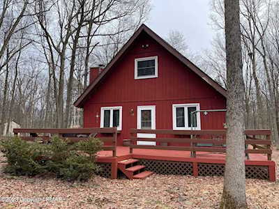 18 Emerson Dr Albrightsville, PA 18210