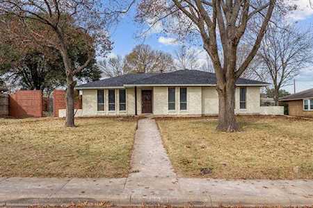129 Highridge Drive DeSoto, TX 75115