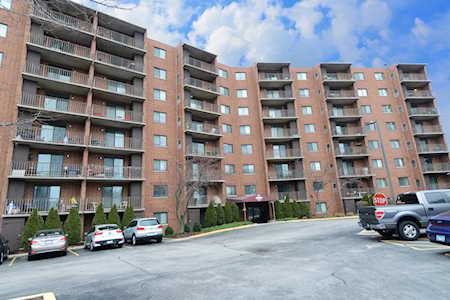 1 Bloomingdale Place #214 Bloomingdale, IL 60108