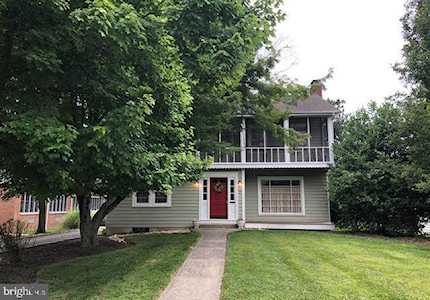 7 Eglantine Ave Pennington, NJ 08534