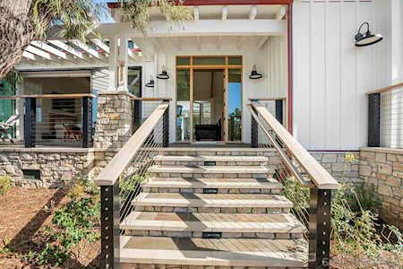 1023 Stratford Ct Del Mar, CA 92014
